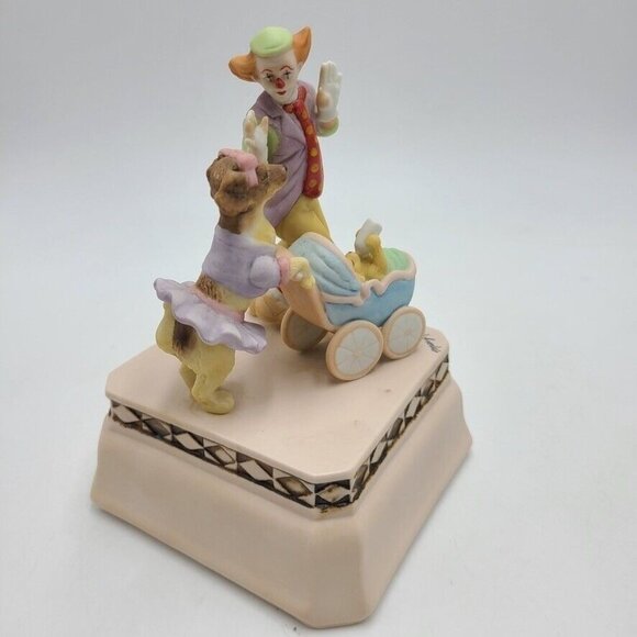 Vintage Willits Mary Kern Clown Music Box Dog Baby Carriage 3881 Statue - Picture 4 of 7